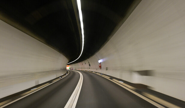 Viamala Tunnel auf der A13 bei Zillis-Reischen in Fahrtrichtung S&uuml;den, Graub&uuml;nden (Schweiz)