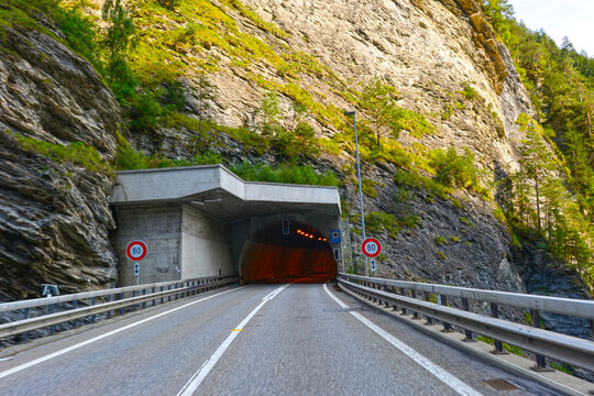 A13 vor Tunnel Bargias bei Zillis-Reischen in Fahrtrichtung S&uuml;den, Graub&uuml;nden (Schweiz)