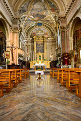 Obraz premium Prachtvoller Innenraum der historischen Kirche Chiesa di San Giorgio in Lovere, Italien