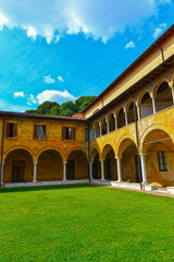 Fototapeta premium Historischer Renaissance-Kreuzgang im Kloster San Cristo in Brescia (Italien)