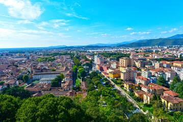 Obraz premium Malerischer Panoramablick vom Castello über das Stadtgebiet von Brescia (Italien)