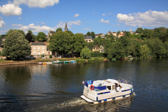 Le port fluvial de Daon en Mayenne et une p&eacute;niche de tourisme