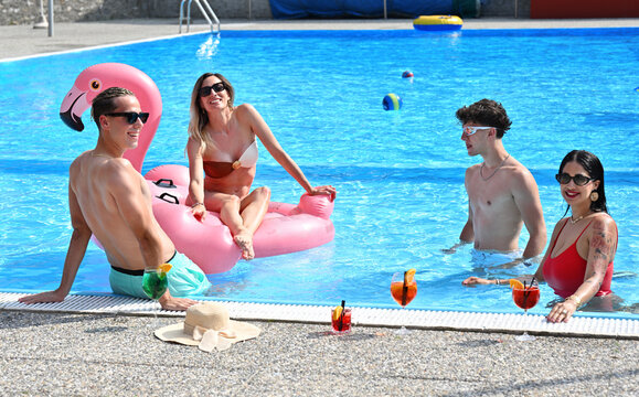 Friends in the swimming pool