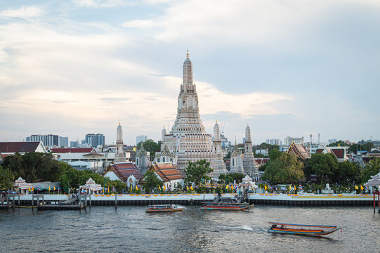 Panoramic view of Wat Arun (Temple of Dawn) along the Chao Phraya River during sunset, Bangkok, Thailand