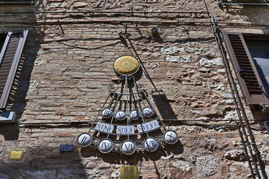 Spello, case, palazzi, vicoli e scorci del centro storico, Umbria, Italia