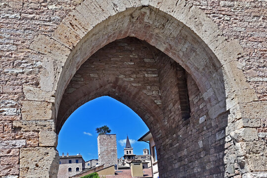 spello,  la Porta Consolare, l'ingresso principale al centro storico, umbria, italia