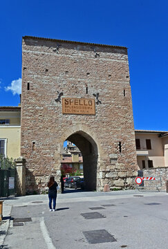 spello,  la Porta Consolare, l'ingresso principale al centro storico, umbria, italia