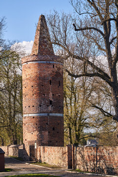 Medieval defensive walls with a round tower in the town of Osno