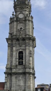 Torre de cl&eacute;rigo en Oporto 
