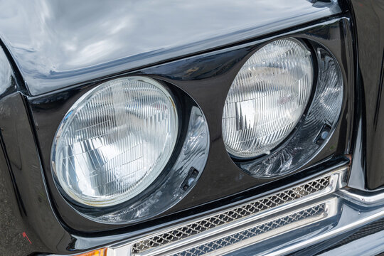 古い自動車のヘッドライト　Headlight of the old car