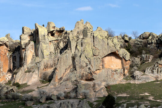 The unfinished Midas Monument (Yazılıkaya) in Han, Eskişehir, dates to around 600 BC and is an important Phrygian rock monument carved into ancient stone.