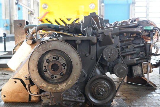 Diesel engine and hydraulic transmission of DR2800 DMU