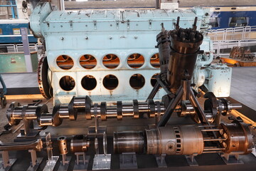 Large industrial locomotive diesel engine components and crankshaft © YiChuan