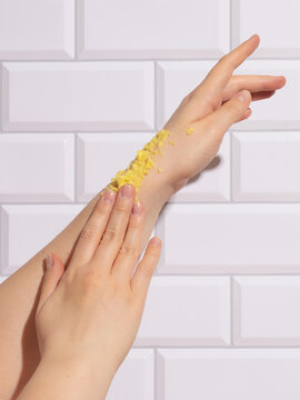 woman hand with body scrab