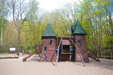 Tyrolka, plac zabaw dla dzieci. Zip line, playground for children. © 123108 Aneta