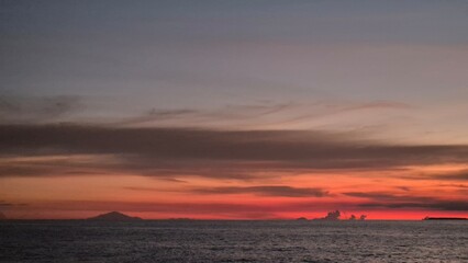 Obraz premium sunrise over the sea