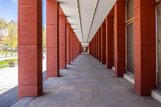 Architektura Nowego Domu Zdrojowego w Krynicy.