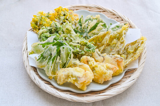 季節の山菜と真鱈の天ぷら盛り合わせ
