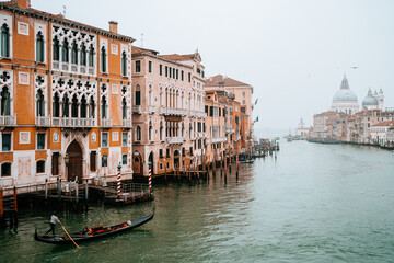 Obraz premium views of santa maria della salute basilica from accademia bridge in venice, italy