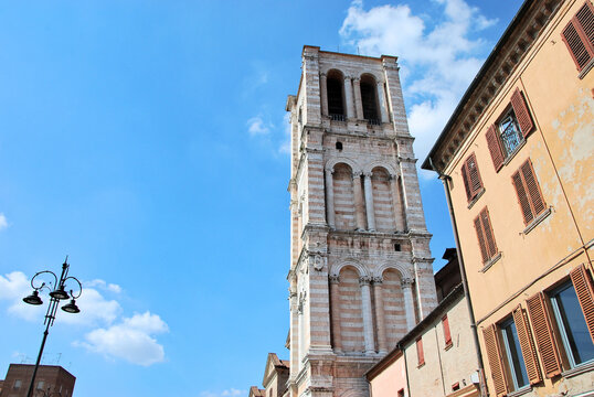 Il campanile della Cattedrale di Ferrara in Emilia-Romagna, Italia.