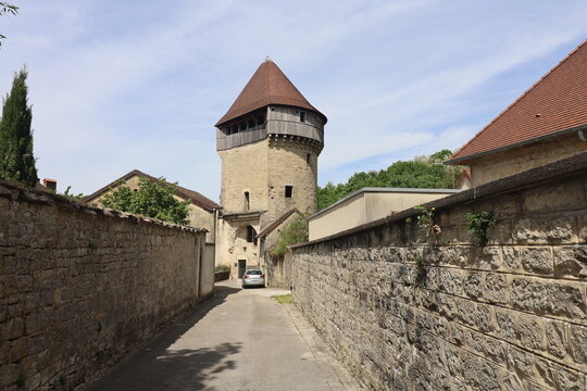 La tour de la Sergenterie, tour m&eacute;di&eacute;vale, vue de l'ext&eacute;rieur, ville de Poligny, d&eacute;partement du Jura, France