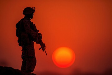 Naklejka premium Silhouette of a soldier standing guard during a dramatic desert sunset, symbolizing duty and vigilance
