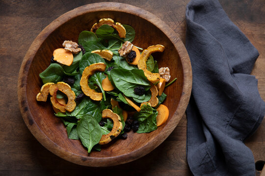 Spinach salad with delicata squash