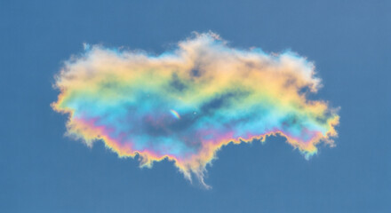 Naklejka premium A breathtaking natural spectacle unfolds in the sky, as an ethereal cloud glows with a vibrant, multicolored array, showcasing the interplay of light and atmospheric particles
