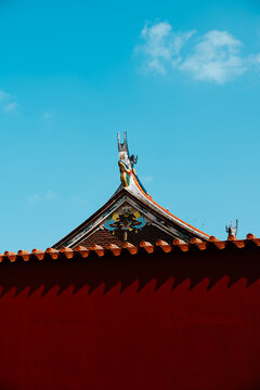 Architectural close-up of classic Minnan official-style ancient mansion in Wulin Traditional Village, Jinjiang, Quanzhou. It features exquisite traditional Minnan architectural craftsmanship.