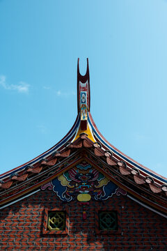 Architectural close-up of classic Minnan official-style ancient mansion in Wulin Traditional Village, Jinjiang, Quanzhou. It features exquisite traditional Minnan architectural craftsmanship.