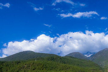 Obraz premium View of nature on the mountain and blue sky