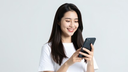 Naklejka premium Woman Engaged with Smartphone: A young woman, beaming with genuine happiness, is completely engrossed in her smartphone, captured in a brightly lit setting.