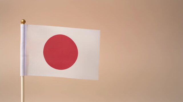 淡いパステル背景に小さな日本国旗を配した上品な祝日イメージ