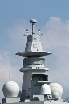 Integrated sensor mast with ESM and IRST on Italian Navy PPA frigate