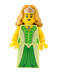 Naklejka premium Dortmund - Deutschland 6. Mai 2026 - Lego Minifigur Elbin mit Krone und grünem Kleid