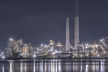 Obraz premium 日本の山口県周南市のとても美しい工場夜景