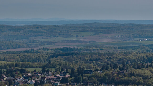 Ausblick vom Mailaubenkopf bei Friedrichsbrunn im Harz. Vogelperspektive. 