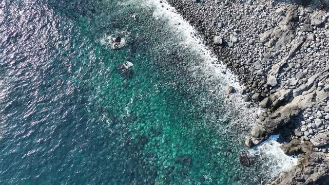 藍ヶ江漁港周辺の海を空撮