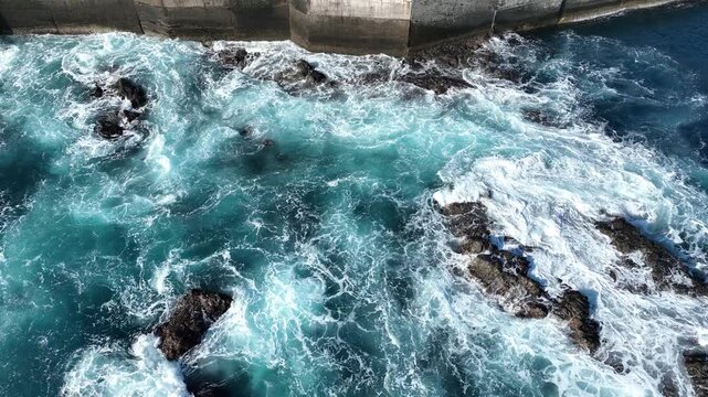 藍ヶ江漁港を藍ヶ江漁港周辺の海を空撮空撮