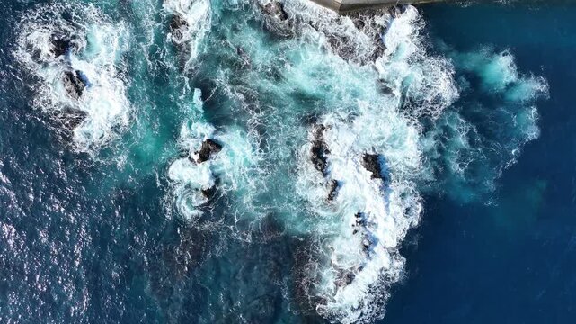 藍ヶ江漁港周辺の海を空撮