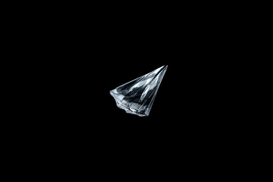 Broken glass shard isolated on transparent background. Realistic clear crystal fragment ideal for compositing, VFX, product photography and high-impact design.
