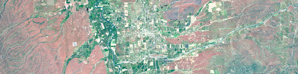 Fototapeta premium Chico and surrounding areas agricultural fields, California, USA, Circular pivot irrigation landscape, based on open data
