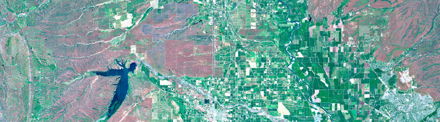 Fototapeta premium Chico and surrounding areas agricultural fields, California, USA, Circular pivot irrigation landscape, based on open data
