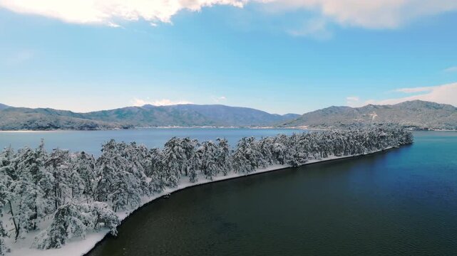 雪景色の天橋立 4Kドローン空撮 日本三景 松並木と青い海のコントラスト