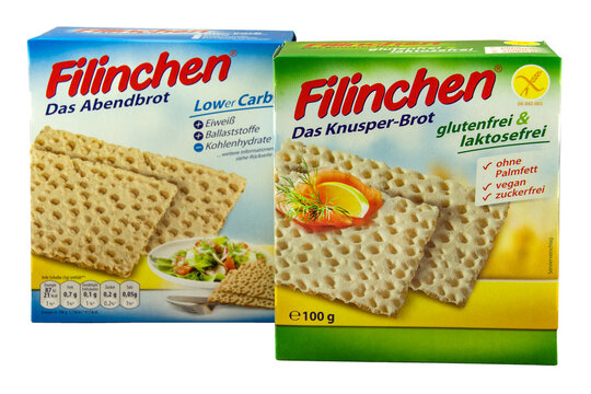 2 Packungen Filinchen Glutenfrei Laktosefrei Knusper-Brot auf Hintergrund wei&szlig;