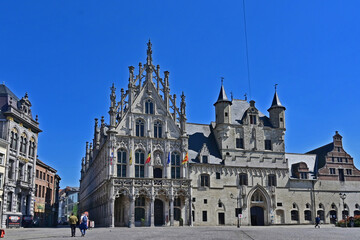 Fototapeta premium Malines (Mechelen): il Municipio (Stadhuis van Mechelen), nella piazza Grote Markt, Fiandre, Belgio
