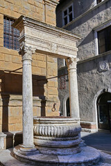 Naklejka premium Pienza, il pozzo dei cani, in Piazza Pio II, Val d'Orcia, Toscana