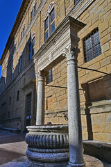 Naklejka premium Pienza, il pozzo dei cani, in Piazza Pio II, Val d'Orcia, Toscana