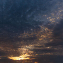 Fototapeta premium 5月の夕暮れに染まる空と雲12