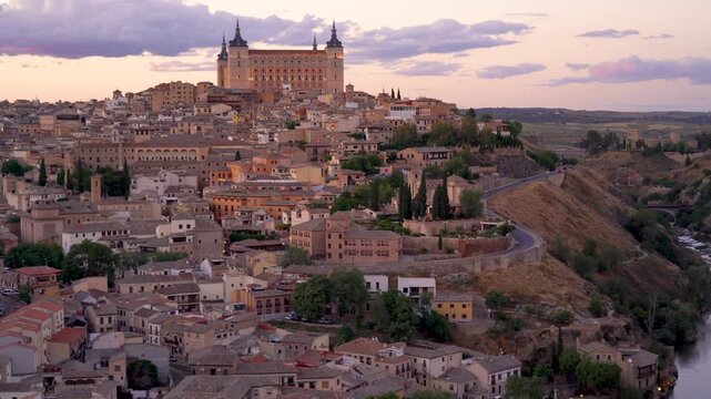 Vista panor&aacute;mica de la ciudad de Toledo al atardecer. Castilla la Mancha, Espa&ntilde;a. Mayo de 2026.